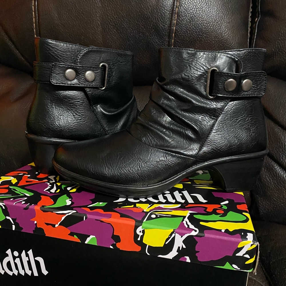 Women’s black boots